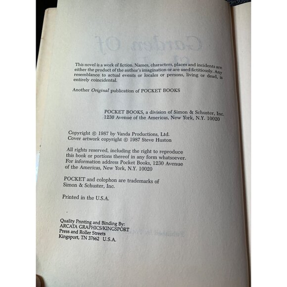 V.C. Andrews "Garden Of Shadows" Hardcover Book - Picture 3 of 4